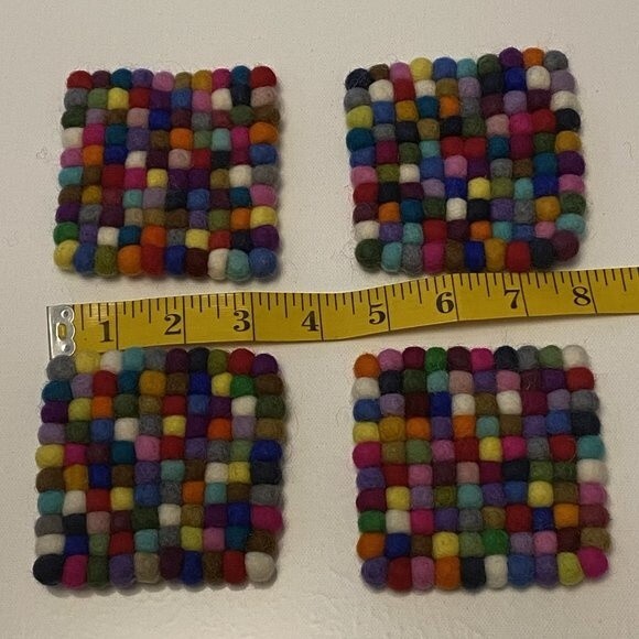 Colorful Durable felt balls Trivet coasters - set of 4 - Picture 4 of 6